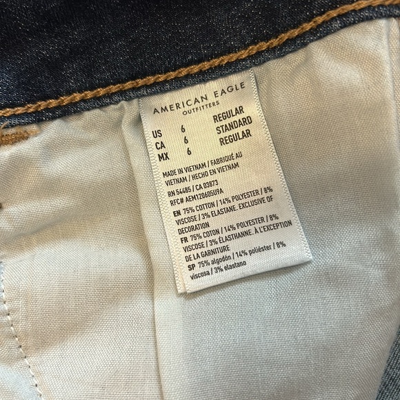 American Eagle dark wash jeans. Size 6 regular - Picture 4 of 7